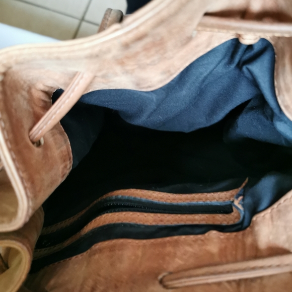 Thick leather over shoulder, tan leather - Picture 3 of 15